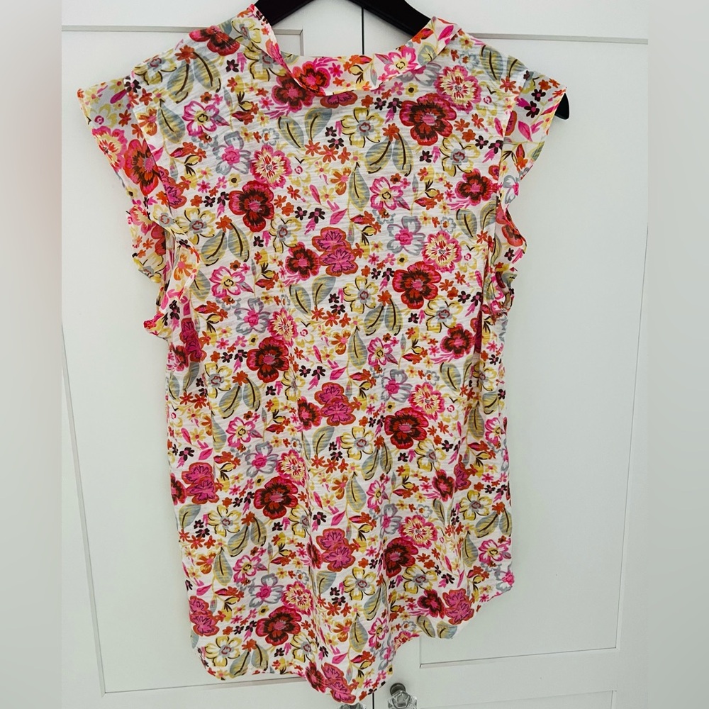 Lucky Brand Floral Flutter Sleeve Women's vneck tie Top blouse size Medium - Picture 2 of 6